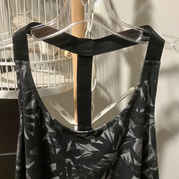 Patterned Tank Top - Picture 2 of 9